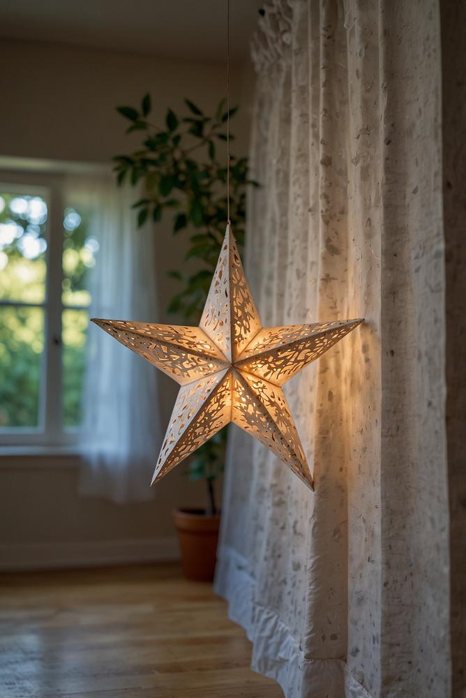 Zarter Papierstern als dezente Adventsfensterdeko