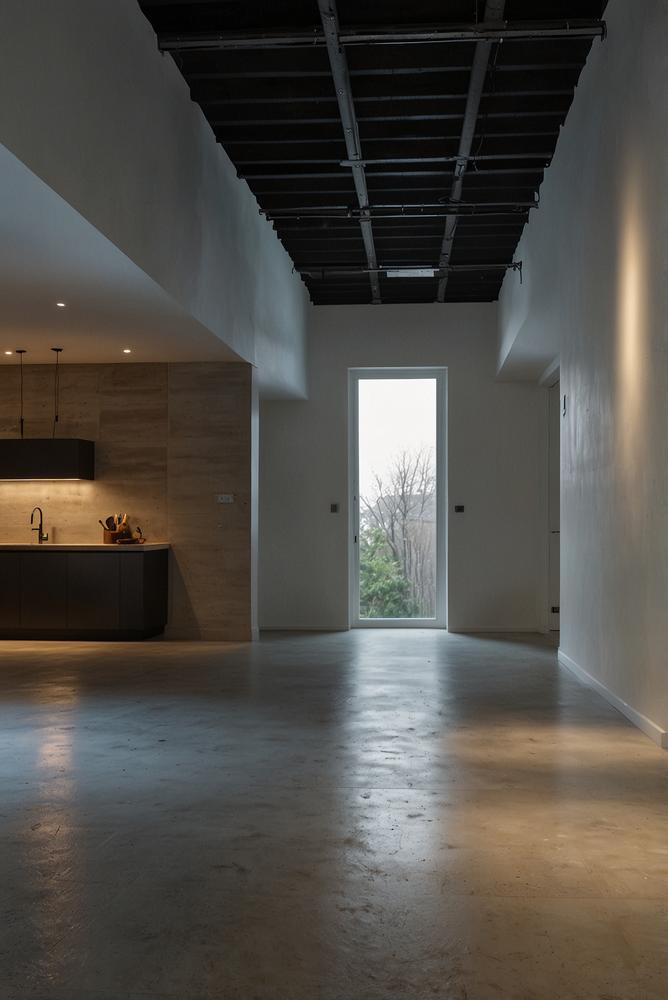 Heller, feuchtekontrollierter Kellerraum mit Lüftungssystem